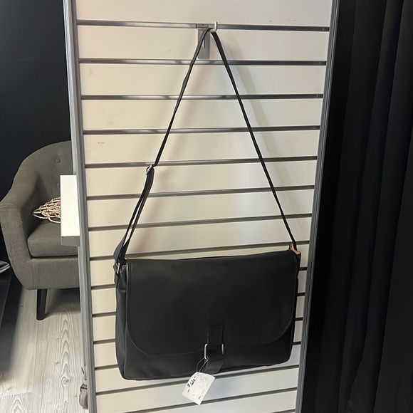 100% Genuine Leather Laptop Bag-Black 18” - Picture 3 of 13